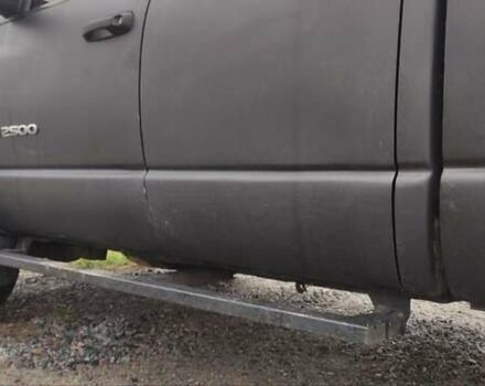 Черный Додж RAM 2500, объемом двигателя 5.65 л и пробегом 300 тыс. км за 15000 $, фото 4 на Automoto.ua