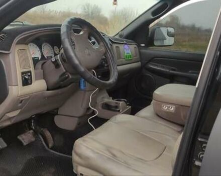 Черный Додж RAM 2500, объемом двигателя 5.65 л и пробегом 300 тыс. км за 15000 $, фото 6 на Automoto.ua