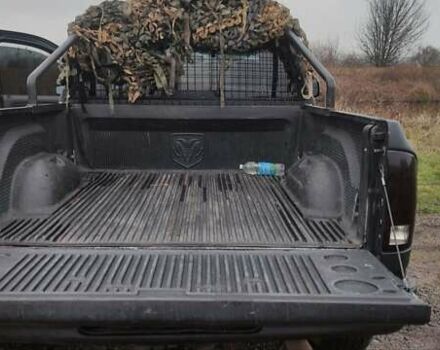 Черный Додж RAM 2500, объемом двигателя 5.65 л и пробегом 300 тыс. км за 15000 $, фото 8 на Automoto.ua