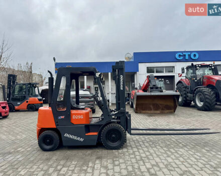 Дусан Д 2008 у Радомышле на Automoto.ua Помаранчевий Дусан Д, об'ємом двигуна 0 л та пробігом 0 тис. км за 10000 $, фото 5 на Automoto.ua