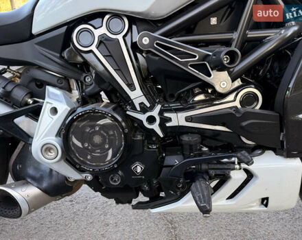 Білий Дукаті Діавел, об'ємом двигуна 1.26 л та пробігом 12 тис. км за 22500 $, фото 6 на Automoto.ua