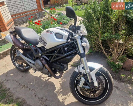 Белый Дукати Монстр, объемом двигателя 0.7 л и пробегом 26 тыс. км за 3200 $, фото 1 на Automoto.ua