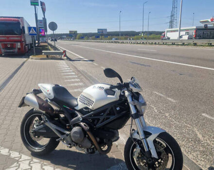 Белый Дукати Монстр, объемом двигателя 0.7 л и пробегом 26 тыс. км за 3200 $, фото 4 на Automoto.ua