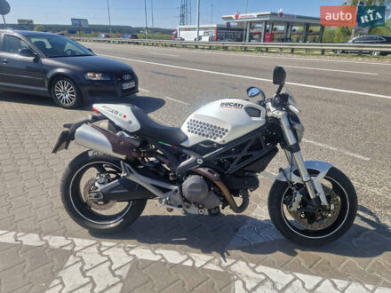 Белый Дукати Монстр, объемом двигателя 0.7 л и пробегом 26 тыс. км за 3200 $, фото 1 на Automoto.ua