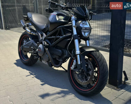 Дукати Монстр 2012 в Киеве на Automoto.ua Черный Дукати Монстр, объемом двигателя 0.7 л и пробегом 28 тыс. км за 6800 $, фото 1 на Automoto.ua