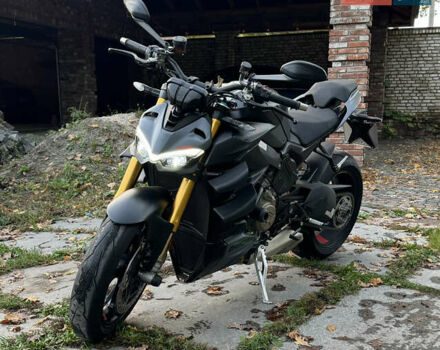 Серый Дукати Стритфайтер, объемом двигателя 1.1 л и пробегом 13 тыс. км за 25500 $, фото 2 на Automoto.ua