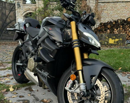 Серый Дукати Стритфайтер, объемом двигателя 1.1 л и пробегом 13 тыс. км за 25500 $, фото 1 на Automoto.ua