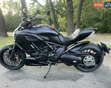 Черный Дукати Diavel 1200 Carbon, объемом двигателя 1.2 л и пробегом 10 тыс. км за 15000 $, фото 1 на Automoto.ua