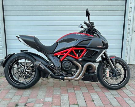 Черный Дукати Diavel 1200 Carbon, объемом двигателя 1.2 л и пробегом 26 тыс. км за 11850 $, фото 2 на Automoto.ua