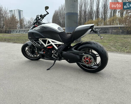 Білий Дукаті Diavel AMG, об'ємом двигуна 1.2 л та пробігом 25 тис. км за 15900 $, фото 3 на Automoto.ua