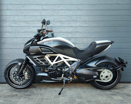 Білий Дукаті Diavel AMG, об'ємом двигуна 1.2 л та пробігом 15 тис. км за 12900 $, фото 5 на Automoto.ua