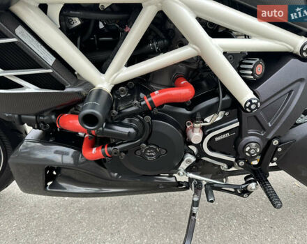 Білий Дукаті Diavel AMG, об'ємом двигуна 1.2 л та пробігом 25 тис. км за 15900 $, фото 18 на Automoto.ua