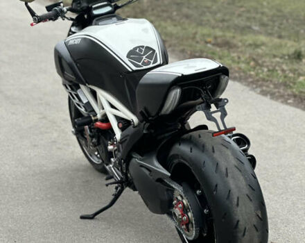 Білий Дукаті Diavel AMG, об'ємом двигуна 1.2 л та пробігом 25 тис. км за 15900 $, фото 8 на Automoto.ua