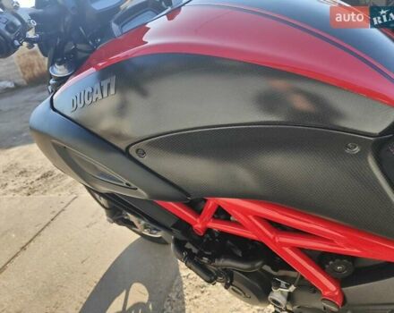 Червоний Дукаті Diavel Carbon, об'ємом двигуна 1.2 л та пробігом 24 тис. км за 9500 $, фото 10 на Automoto.ua