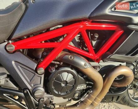 Червоний Дукаті Diavel Carbon, об'ємом двигуна 1.2 л та пробігом 24 тис. км за 9500 $, фото 9 на Automoto.ua