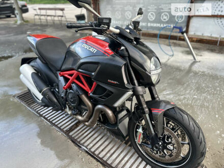 Красный Дукати Diavel Carbon, объемом двигателя 1.2 л и пробегом 6 тыс. км за 13200 $, фото 1 на Automoto.ua