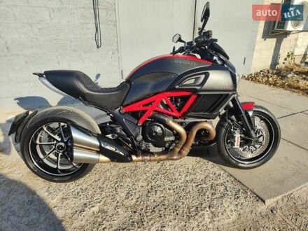 Дукати Diavel Carbon 2014 в Киеве на Automoto.ua Красный Дукати Diavel Carbon, объемом двигателя 1.2 л и пробегом 24 тыс. км за 12500 $, фото 1 на Automoto.ua