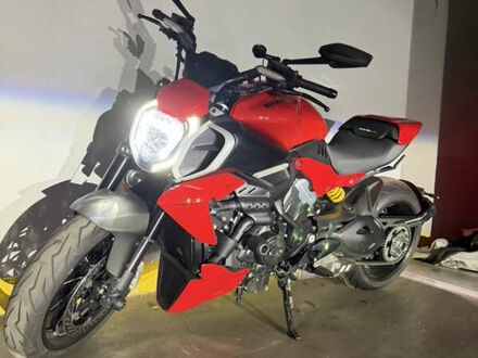 Красный Дукати Diavel V4 1158, объемом двигателя 1.2 л и пробегом 7 тыс. км за 27500 $, фото 1 на Automoto.ua