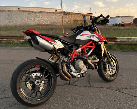 Красный Дукати Hypermotard 950, объемом двигателя 0.9 л и пробегом 5 тыс. км за 16000 $, фото 1 на Automoto.ua