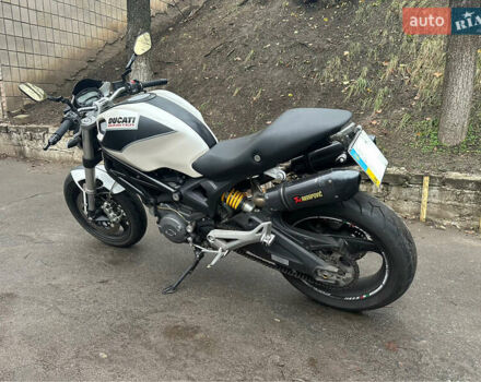 Серый Дукати Monster 696, объемом двигателя 0.7 л и пробегом 12 тыс. км за 3099 $, фото 4 на Automoto.ua