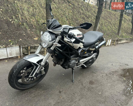 Серый Дукати Monster 696, объемом двигателя 0.7 л и пробегом 12 тыс. км за 3099 $, фото 5 на Automoto.ua