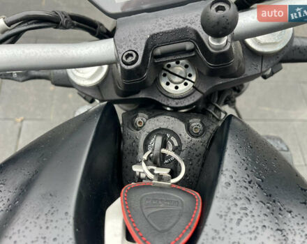 Черный Дукати Monster 821, объемом двигателя 0.82 л и пробегом 28 тыс. км за 8900 $, фото 12 на Automoto.ua