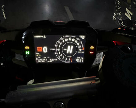 Красный Дукати Panigale V4S, объемом двигателя 1.1 л и пробегом 26 тыс. км за 26000 $, фото 11 на Automoto.ua