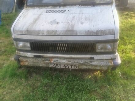 Фіат 124 1989 у Львові на Automoto.ua Білий Фіат 124, об'ємом двигуна 2.5 л та пробігом 300 тис. км за 350 $, фото 1 на Automoto.ua