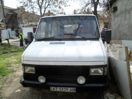 Білий Фіат 124, об'ємом двигуна 2 л та пробігом 215 тис. км за 2500 $, фото 1 на Automoto.ua