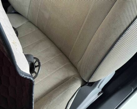 Белый Фиат 500, объемом двигателя 1.4 л и пробегом 100 тыс. км за 6940 $, фото 9 на Automoto.ua