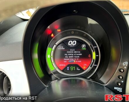 Белый Фиат 500, объемом двигателя 0 л и пробегом 44 тыс. км за 8750 $, фото 4 на Automoto.ua