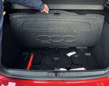 Красный Фиат 500, объемом двигателя 2.4 л и пробегом 67 тыс. км за 15500 $, фото 4 на Automoto.ua