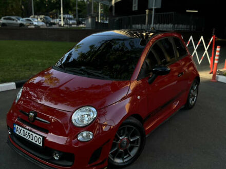 Красный Фиат 500, объемом двигателя 1.4 л и пробегом 101 тыс. км за 10000 $, фото 1 на Automoto.ua