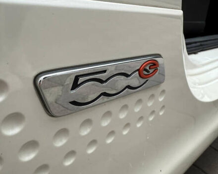 Белый Фиат 500e, объемом двигателя 0 л и пробегом 84 тыс. км за 7390 $, фото 7 на Automoto.ua