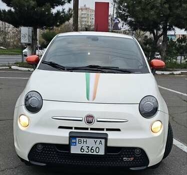 Белый Фиат 500e, объемом двигателя 0 л и пробегом 58 тыс. км за 7500 $, фото 2 на Automoto.ua