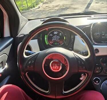 Белый Фиат 500e, объемом двигателя 0 л и пробегом 58 тыс. км за 7500 $, фото 13 на Automoto.ua