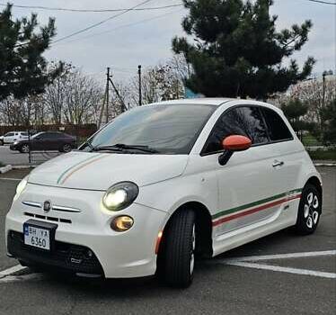 Белый Фиат 500e, объемом двигателя 0 л и пробегом 58 тыс. км за 7500 $, фото 3 на Automoto.ua