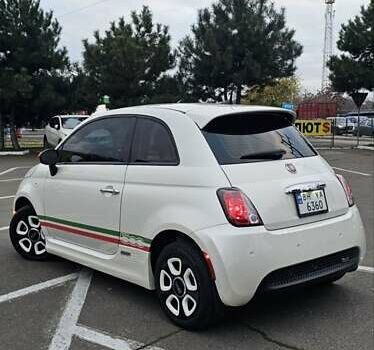 Белый Фиат 500e, объемом двигателя 0 л и пробегом 58 тыс. км за 7500 $, фото 4 на Automoto.ua