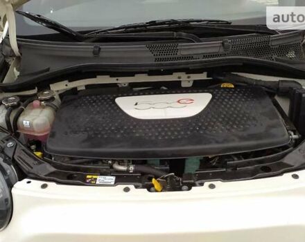 Белый Фиат 500e, объемом двигателя 0 л и пробегом 99 тыс. км за 11200 $, фото 8 на Automoto.ua