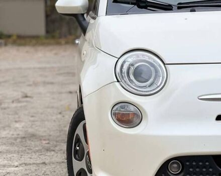 Белый Фиат 500e, объемом двигателя 0 л и пробегом 123 тыс. км за 7300 $, фото 5 на Automoto.ua