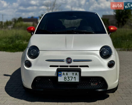 Белый Фиат 500e, объемом двигателя 0 л и пробегом 58 тыс. км за 8400 $, фото 5 на Automoto.ua