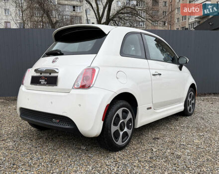 Белый Фиат 500e, объемом двигателя 0 л и пробегом 56 тыс. км за 8700 $, фото 7 на Automoto.ua