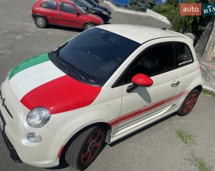 Белый Фиат 500e, объемом двигателя 0 л и пробегом 28 тыс. км за 11000 $, фото 31 на Automoto.ua