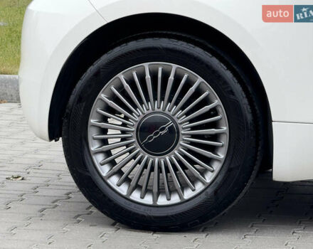 Белый Фиат 500e, объемом двигателя 0 л и пробегом 21 тыс. км за 13999 $, фото 11 на Automoto.ua