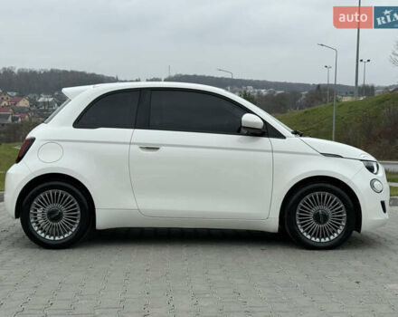 Белый Фиат 500e, объемом двигателя 0 л и пробегом 21 тыс. км за 13999 $, фото 8 на Automoto.ua
