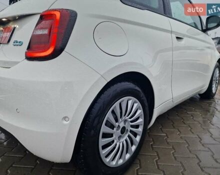 Белый Фиат 500e, объемом двигателя 0 л и пробегом 25 тыс. км за 14200 $, фото 15 на Automoto.ua