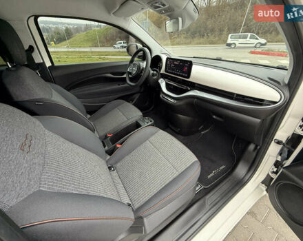 Белый Фиат 500e, объемом двигателя 0 л и пробегом 21 тыс. км за 13999 $, фото 24 на Automoto.ua