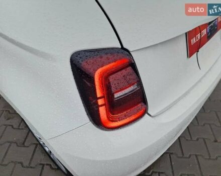 Белый Фиат 500e, объемом двигателя 0 л и пробегом 25 тыс. км за 14200 $, фото 21 на Automoto.ua