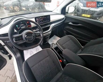 Белый Фиат 500e, объемом двигателя 0 л и пробегом 25 тыс. км за 14200 $, фото 4 на Automoto.ua