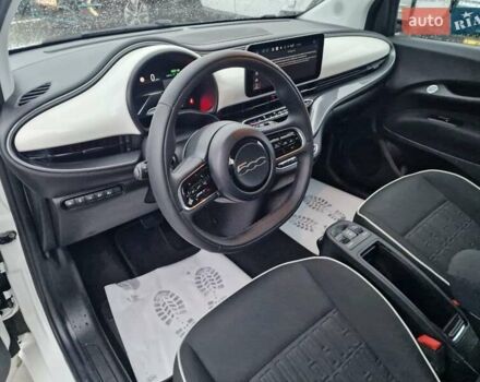 Белый Фиат 500e, объемом двигателя 0 л и пробегом 25 тыс. км за 14200 $, фото 30 на Automoto.ua